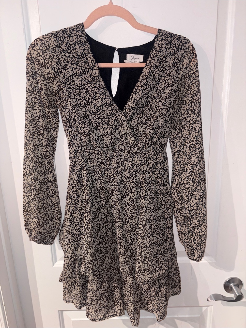 Japna Black & Cream Floral V-Neck Long-Sleeve Mini Dress